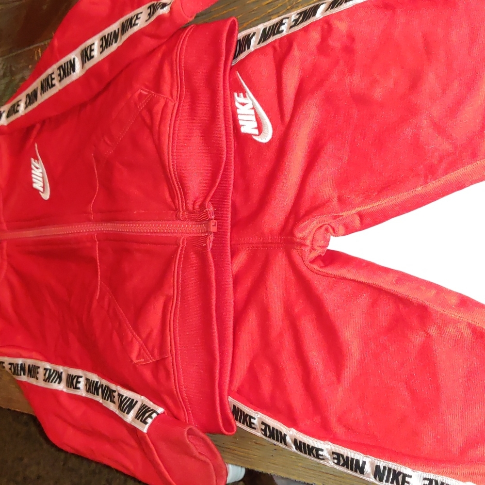 Nike baby sharp jogging suit. Never worn. Size 18 Months.